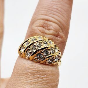 Vintage Avon Hollywood Style Cocktail Rhinestone Ring size 10 Gold Tone 1992